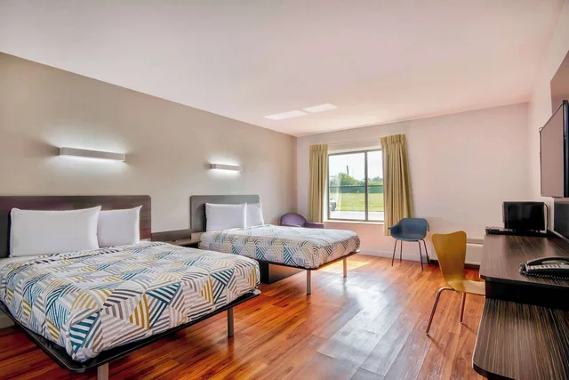 غرفة قياسية بسريرين مزدوجين، Motel6 Springfield, OH 1/7