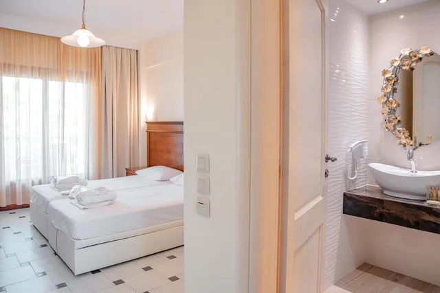 غرفة بسريرين منفصلين بإطلالة على المسبح، Tresor Hotel (ex Hanioti Palace) 6/8