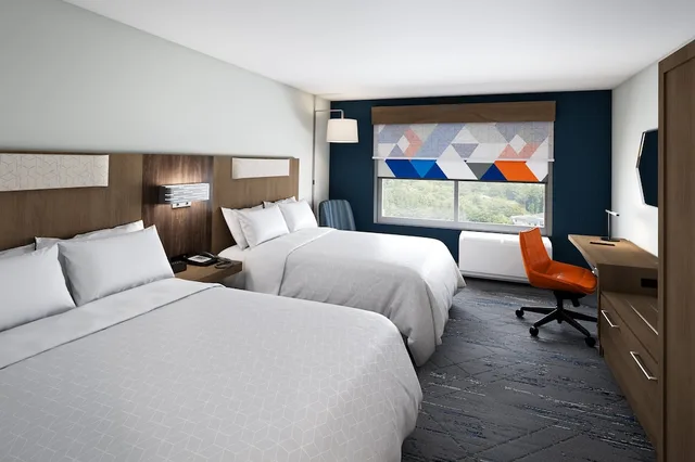 Standard, 2 Queen Beds, Bath and Shower, Pet Friendly، Holiday Inn Express Greencastle by IHG 1/1
