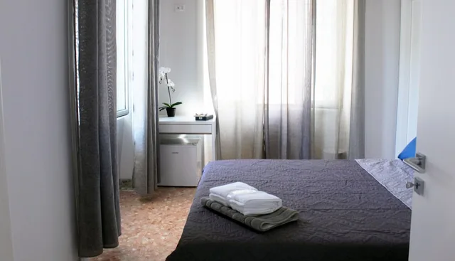 Room, Double Bed, B&B Raffaello 1/5