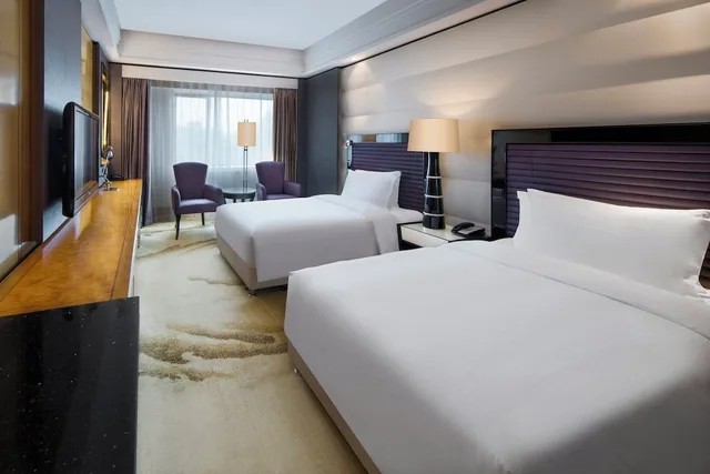 غرفة بريميوم بسريرين مزدوجين مع دخول الصالة، Crowne Plaza Chengdu City Center 2/3