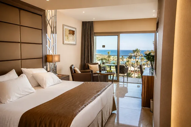 غرفة ديلوكس بسرير مزدوج أو سريرين منفصلين بإطلالة على البحر، Adams Beach Hotel and SPA 1/6