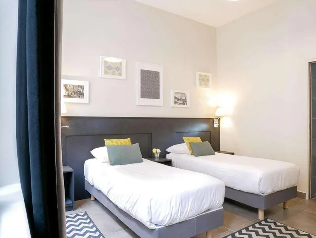 غرفة ثلاثية بحمام خاص في الطابق الأرضي، HOTEL BONSEJOUR MONTMARTRE 1/2