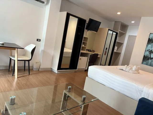 جناح جونيور بسرير مزدوج بجاكوزي، MODERN LIVING HOTEL 7/9
