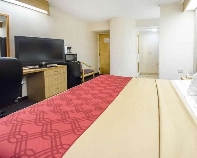 Room, King Bed, Smoking, Econo Lodge London North 4/5