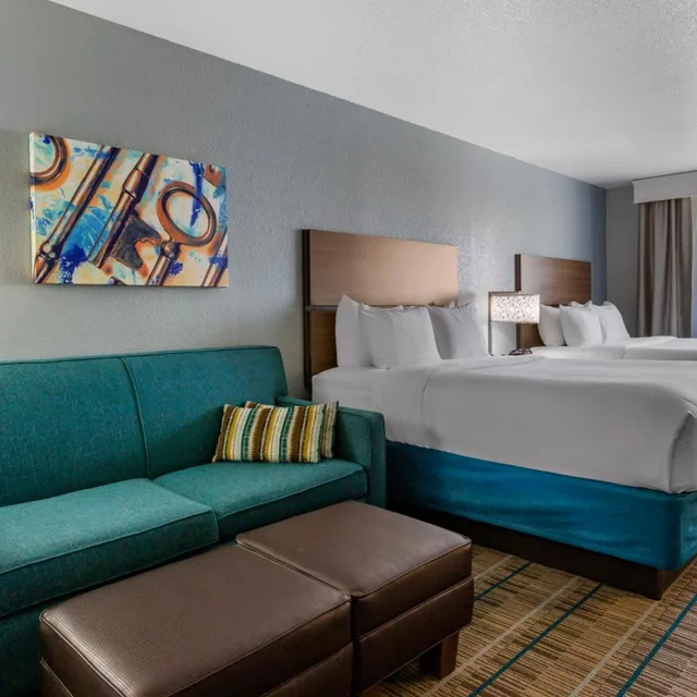 غرفة قياسية بسريرين كوين لذوي الإعاقة، MainStay Suites Coeur d Alene, ID 1/8