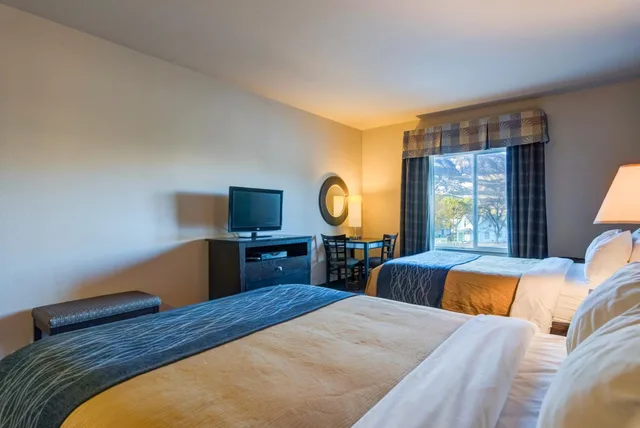 غرفة بسريرين كوين، Comfort Inn And Suites 2/2
