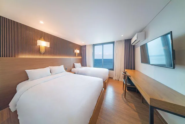 غرفة ديلوكس بسريرين منفصلين بإطلالة على البحر، Hotel Two-Y 1/1