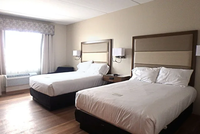 غرفة بسريرين كوين، Wyndham Garden State College 1/3