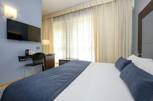 جناح جونيور بسرير كينج وسريرين منفصلين، Hotel City 2/8