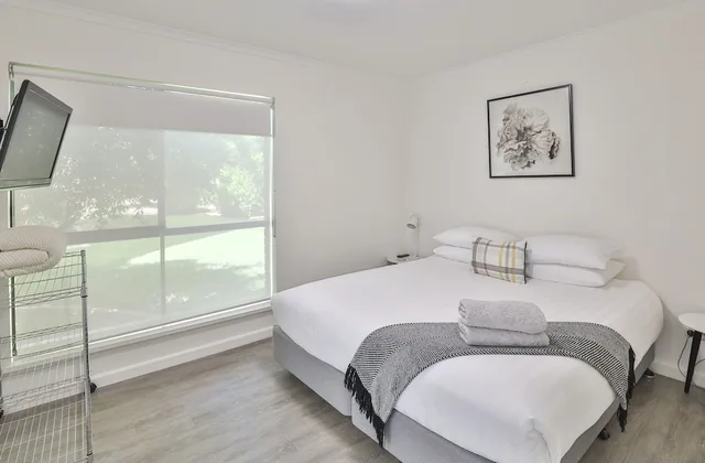 غرفة قياسية بسرير كينج بغرفة نوم واحدة، Mildura Holiday Villas 1/3