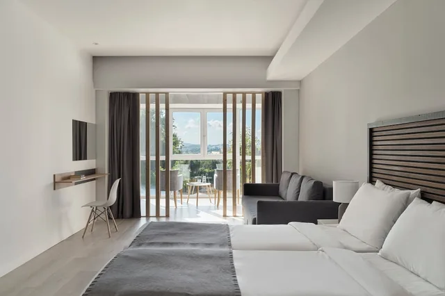 جناح جونيور بسريرين منفصلين بإطلالة على المسبح مع أريكة، Ariti Grand Hotel Corfu 1/9