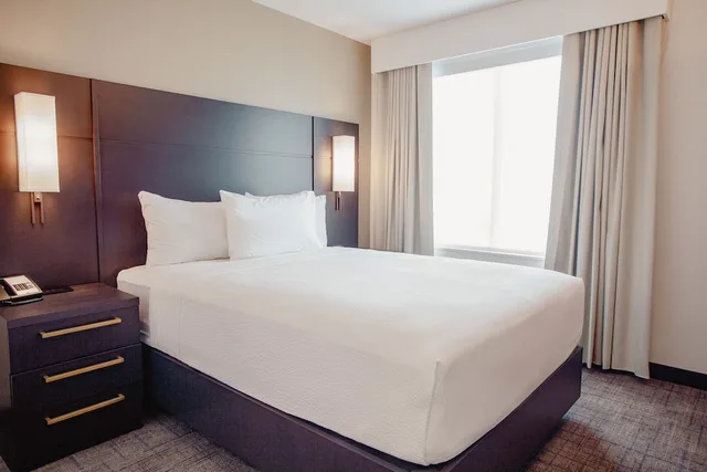 جناح بسرير كينج وسرير كوين بغرفتي نوم مع أريكة، Residence Inn by Marriott Loma Linda Redlands 2/2