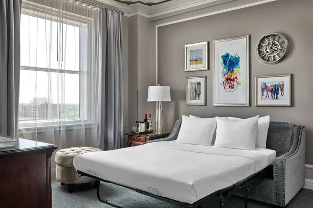 1 Bedroom, Junior Suite, King Bed, Sofa, THE HOTEL SASKATCHEWAN, AUTOGRAPH COLLECTION 1/2