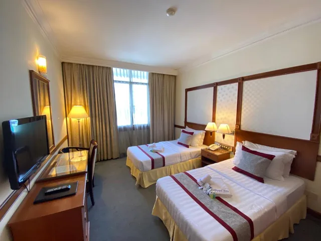غرفة بسريرين منفصلين وسرير كينج، GRAND CITY HOTEL 1/1