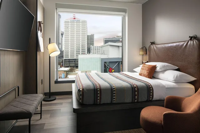 غرفة بسرير كوين، Moxy Louisville Downtown 2/15