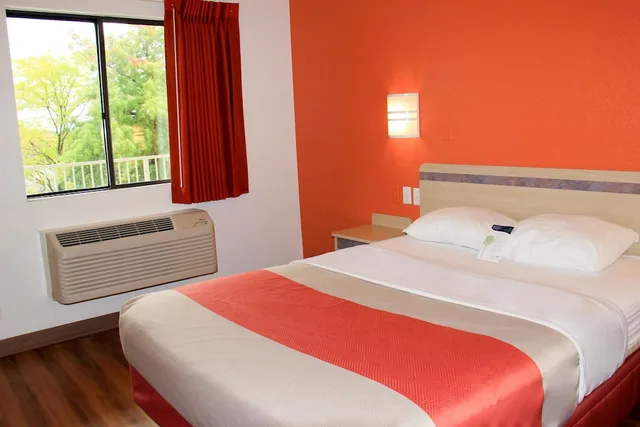 غرفة ديلوكس بسرير كوين، Motel6 Enfield, CT - Hartford 2/7