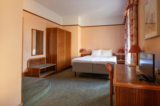 غرفة قياسية بسرير كوين، Victoria Hotel 4/9