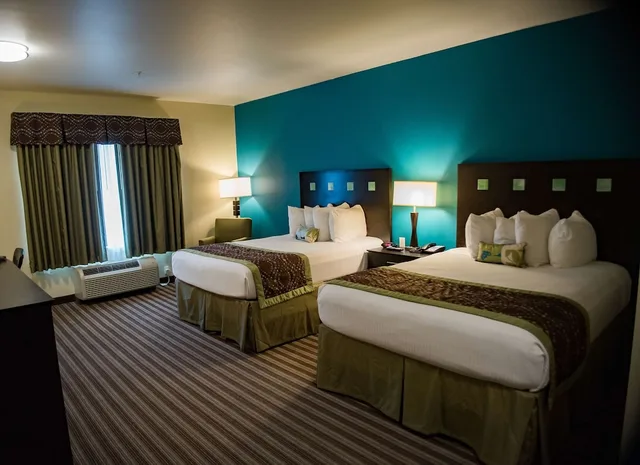 غرفة قياسية بسريرين كوين، BEST WESTERN PLUS DeSoto Inn & Suites 2/7