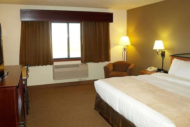 Room, King Bed, Accessible, Red Lion Inn & Suites Grimes 1/3