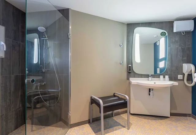 غرفة قياسية بسرير مزدوج لذوي الإعاقة، B&B Hotel Orleans Centre Foch 5/7
