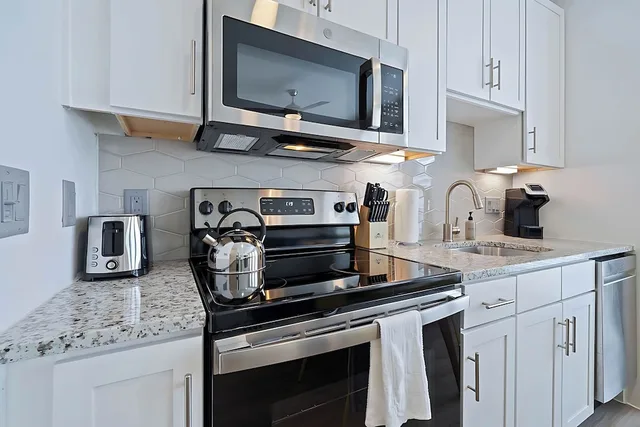 غرفة بسرير كوين بغرفة نوم واحدة لذوي الإعاقة، Placemakr Downtown Austin 7/8