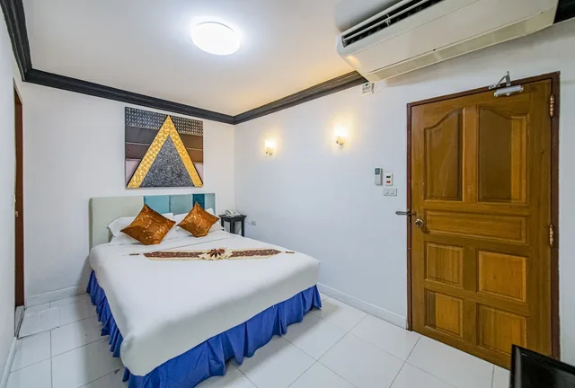 Deluxe, Double Bed, No Window، The Yorkshire Hotel 3/9