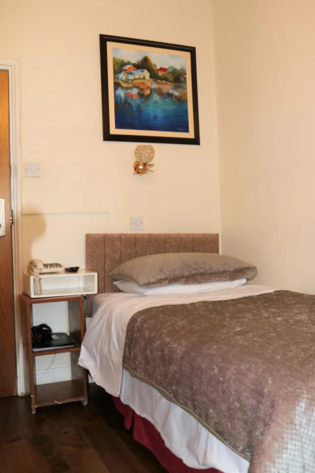 غرفة أساسية مفردة بحمام مشترك، Barry House 1/7