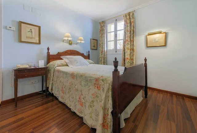 Room, Single, Double Bed, Las Casas De La Juderia Sevilla 5/10