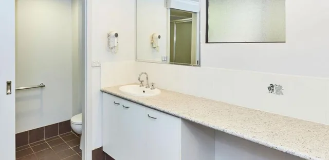 Room, 1 Queen and 1 Single Bed, Lake Side, Karri Valley Resort 3/3