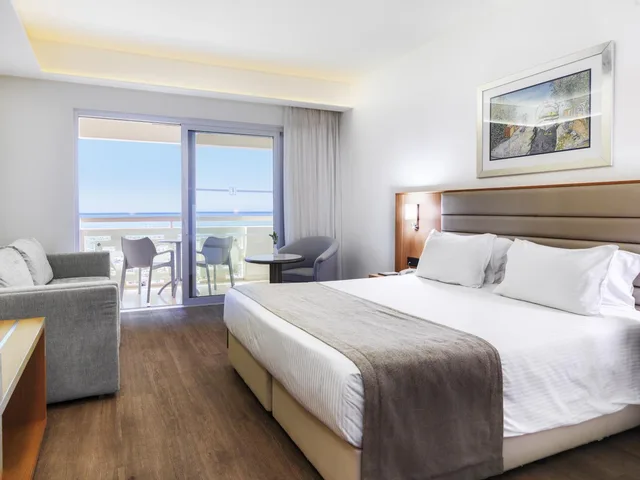 غرفة عائلية بسرير مزدوج بإطلالة على المرسى، St Raphael Resort and Marina 1/10