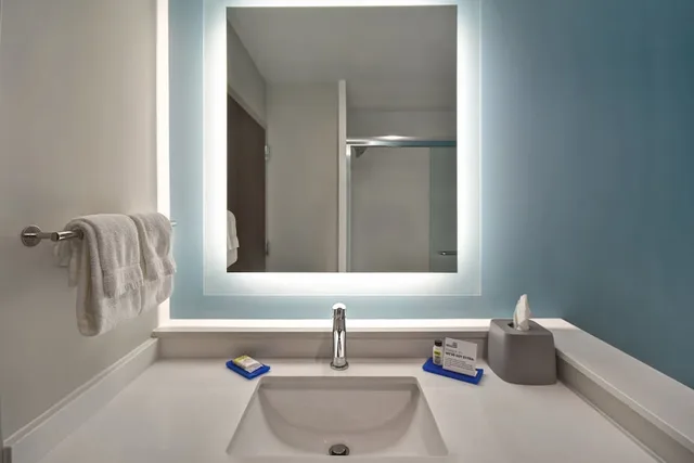 Standard, 2 Queen Beds, Bathtub, Accessible, Holiday Inn Express Suites Galveston Beach 4/4