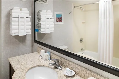 غرفة قياسية، Hampton Inn And Suites Chicago North Shore 2/2