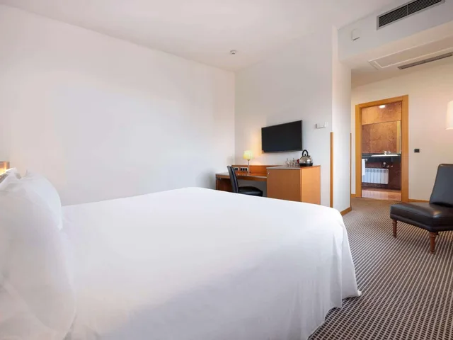 غرفة بريميوم بسرير كينج، Hotel Zentral Leon 2/5