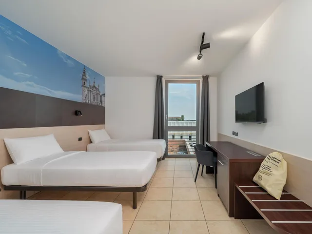 Triple Room Three Separate Beds, B&B HOTEL Settimo Torinese 4/10