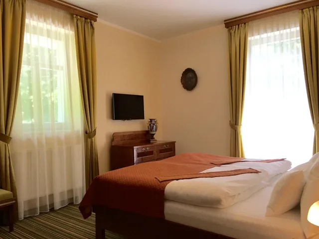 جناح بشرفة، Parkhotel Forest 5/7