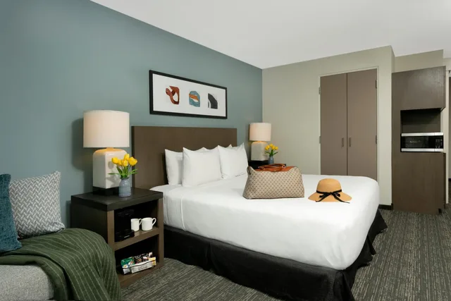 Room, King Bed, Bay View, Den, Accessible، Hyatt House San Juan 5/6