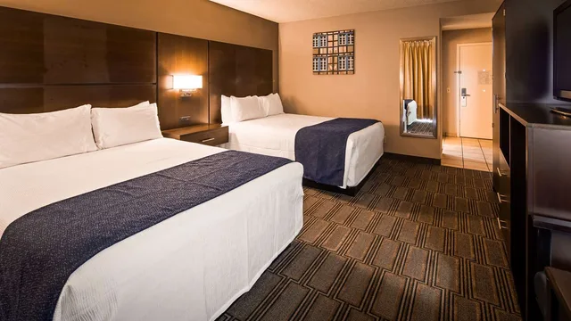 غرفة بسريرين كوين يُسمح فيها بالحيوانات الأليفة بحوض استحمام لذوي الإعاقة، Best Western Andersen's Inn 1/1