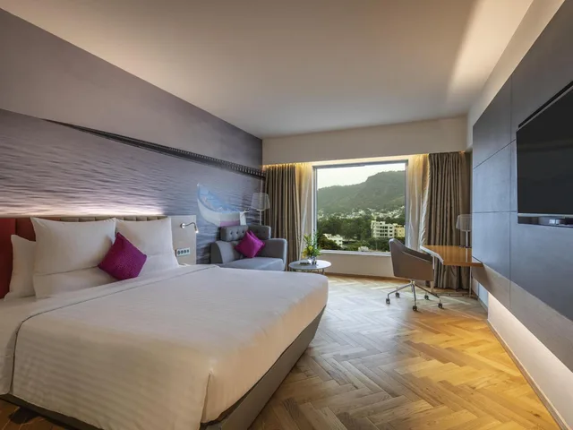 غرفة سوبيريور بسرير كينج وسرير كوين، Novotel Vijayawada Varun 1/8