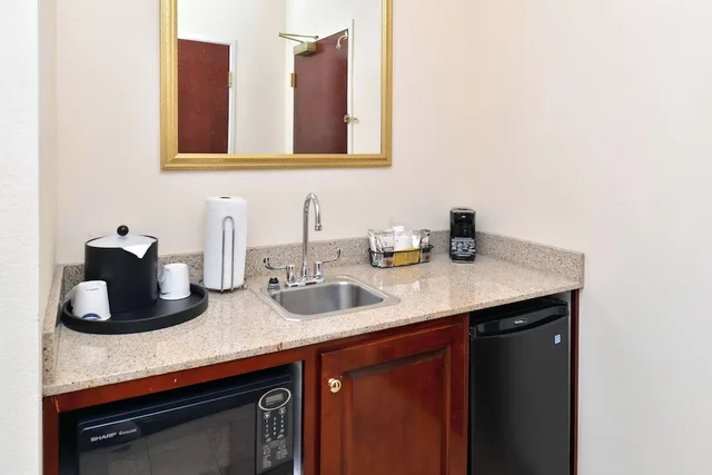 جناح بسريرين كوين، Hampton Inn Suites Dayton Vandalia 6/8