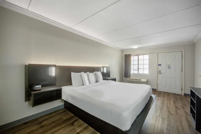 غرفة بسرير كينج لذوي الإعاقة، Motel6 San Antonio, TX – I-35 North Corridor 5/10
