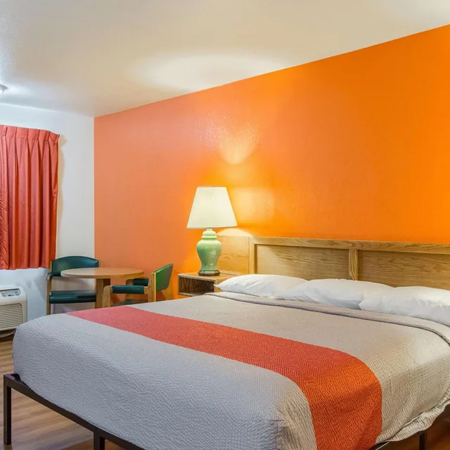 غرفة ديلوكس بسرير كينج، Motel6 Madras, OR 1/10