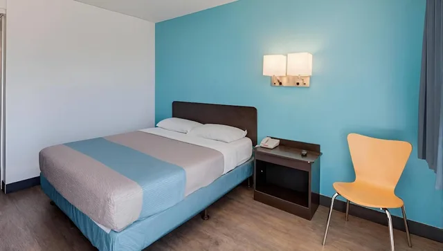 غرفة قياسية بسرير مزدوج، Motel6 Winnemucca, NV 5/6