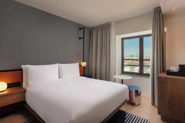 Aloft, Queen Bed, Gran Via View، Aloft Madrid Gran Via 1/2
