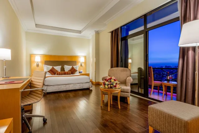 غرفة بزنس بسرير مزدوج أو سريرين منفصلين، Ramada By Wyndham Addis Ababa 1/2