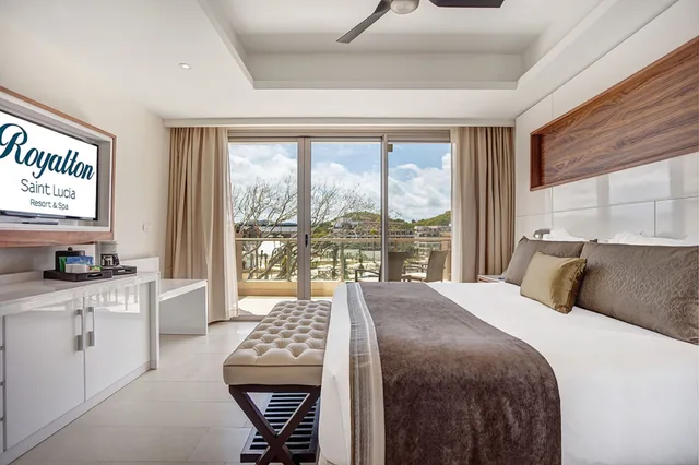 جناح جونيور فاخر بسريرين كوين مع أريكة، Royalton Saint Lucia An Autograph Collection All Inclusive Resort 8/10