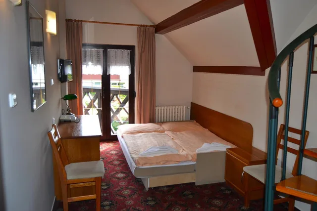 غرفة ثلاثية بسرير فردي، Park Hotel Pruhonice 2/4