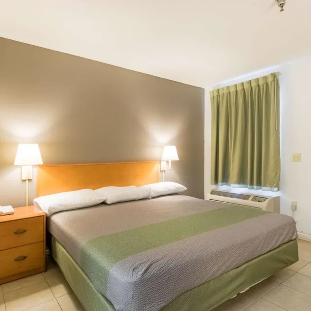 1 Queen Bed ADA/RI Shower/Non-Smoking، Studio6 Statesboro, GA 3/9
