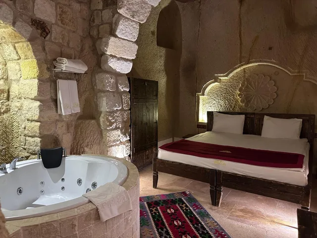 Deluxe, Double Bed, Under Cave Hotel 8/10