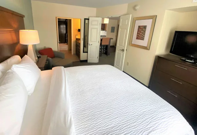 جناح بسرير كوين بغرفة نوم واحدة، Staybridge Suites Great Falls 1/2